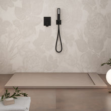Carregar imagem no visualizador da galeria, Base de chuveiro PRESTIGE em resina de mármore arenoso com efeito de cimento-pedra