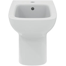 Carica l&#39;immagine nel visualizzatore di Gallery, Coppia sanitari Ideal Standard VASI | TESI | T353701 Vaso a terra AquaBlade® universale filo parete
