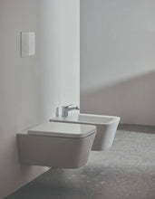 Carregar imagem no visualizador da galeria, Conjunto de vaso sanitário e bidê suspensos de parede com furo único padrão Ideal 
