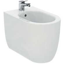 Carica l&#39;immagine nel visualizzatore di Gallery, Ideal Standard Coppia sanitari VASI | BLEND CURVE | T375101 Vaso a terra universale filo parete AquaBlade®
