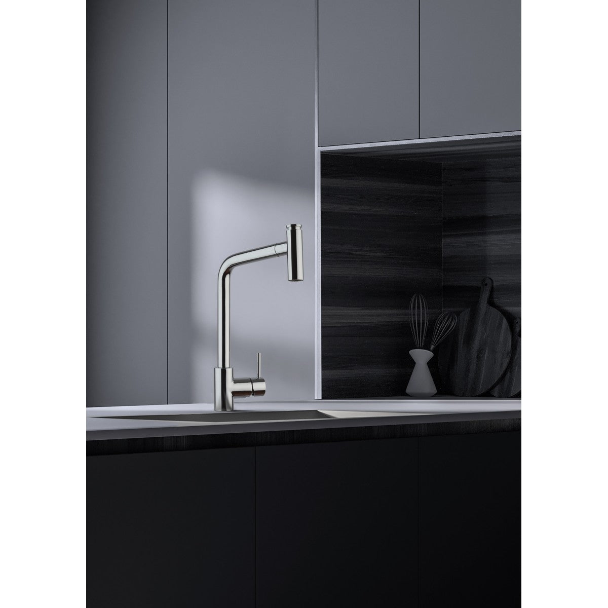 Torneira Misturadora Metropolitan Chrome para Cozinha. Esta torneira misturadora para cozinha possui um chuveiro cromado retrátil de jato duplo. A Metropolitan é uma torneira fabricada na Itália. 