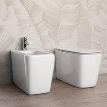 Carica l&#39;immagine nel visualizzatore di Gallery, Coppia Sanitari Filo Muro Quadrati Ceramica | Street
