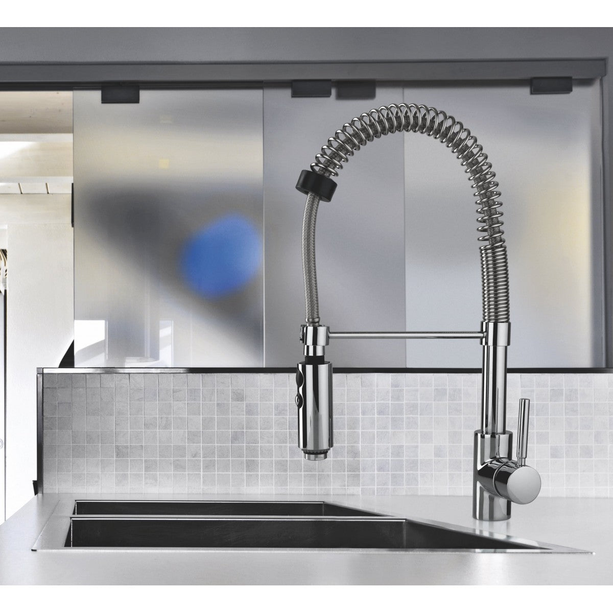 Torneira de cozinha Hyperflex Chrome Spring. Uma torneira de cozinha de design com mola cromada. Fabricada na Itália.