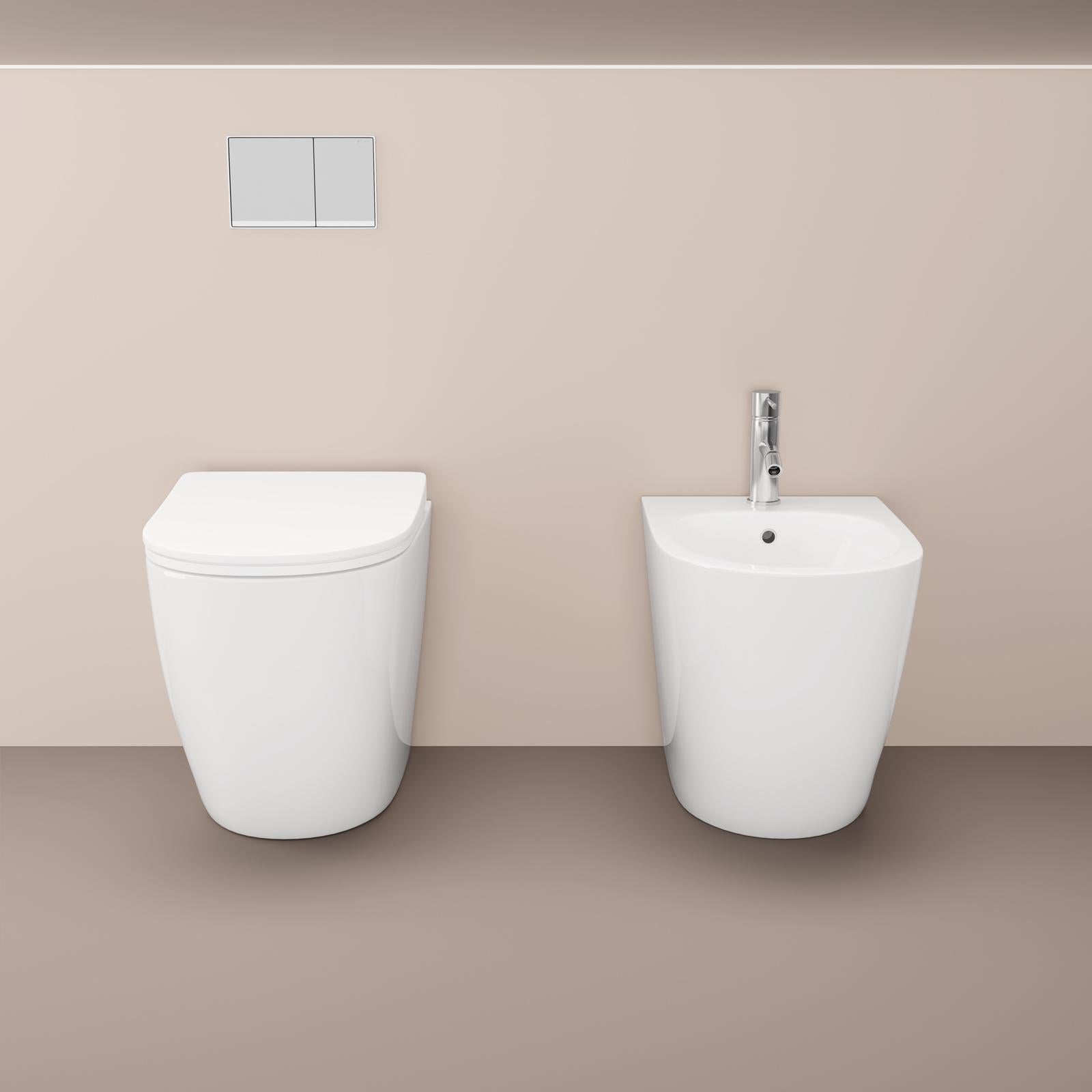 Sanitari filomuro ceramica  a risparmio idrico con sedile SoftClose