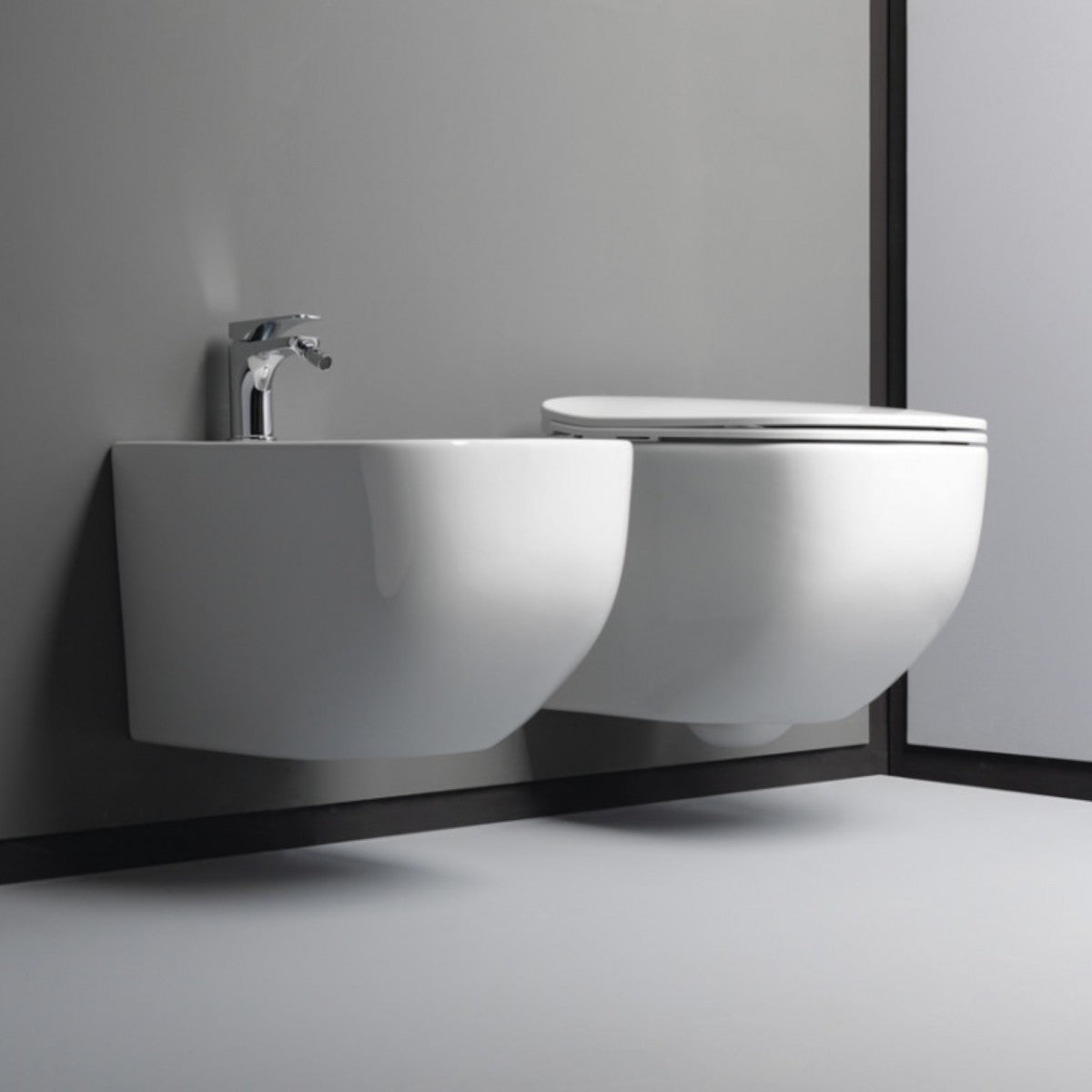 Par de Louças Sanitárias de Parede, Cor Branca, Série Newram 