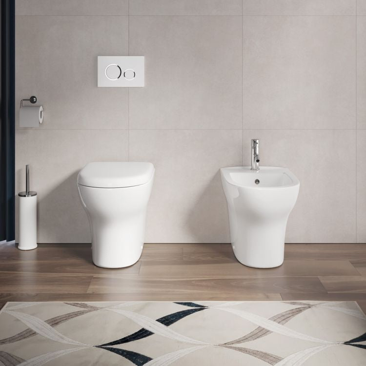 Sanitari filomuro finitura bianco lucido con sedile softclose
