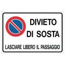 Proibido estacionar - Deixe a passagem livre
